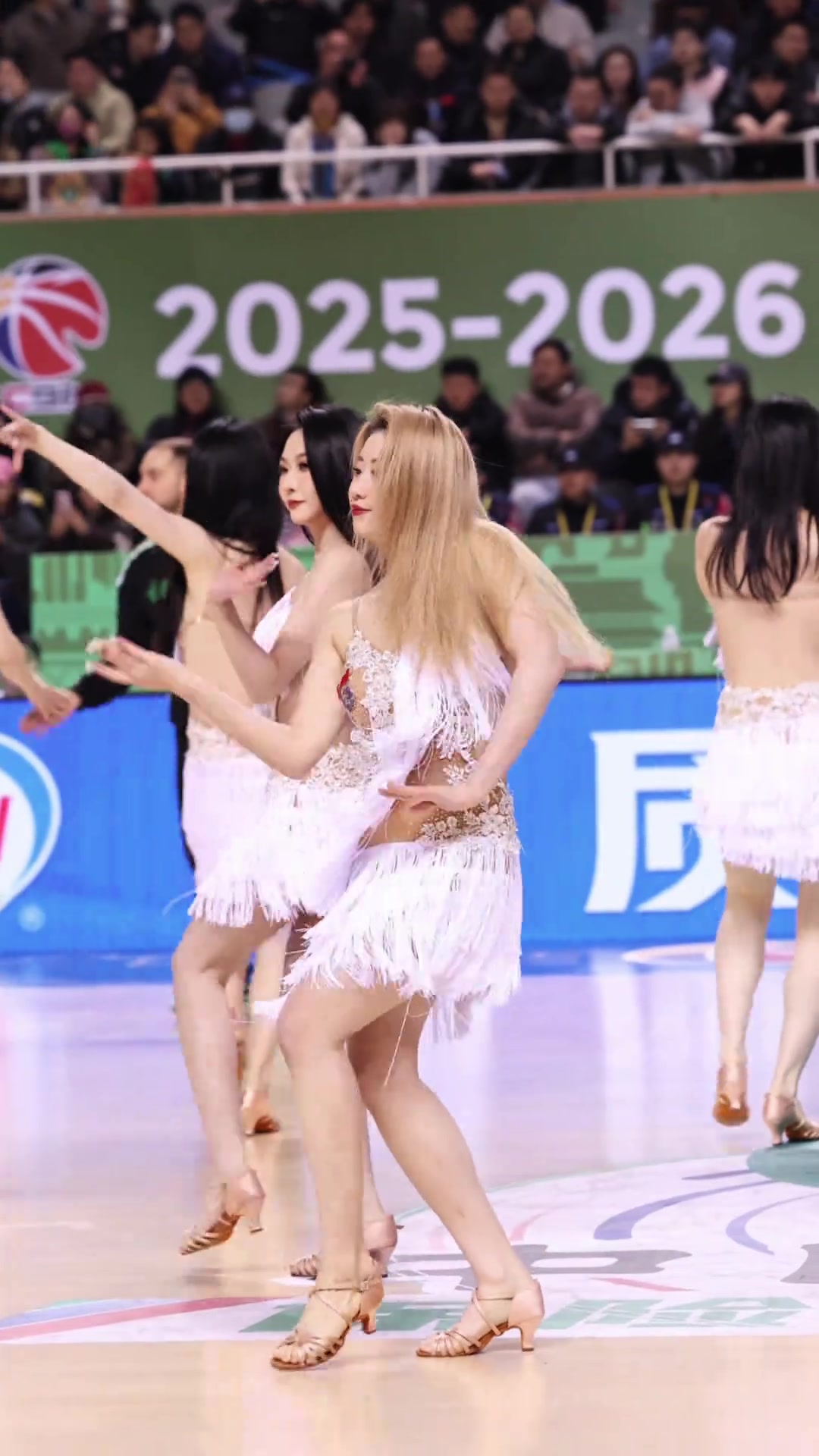 【比赛瞬时回放】大数据让我们相遇 同曦啦啦队在服装方面领先的 【比赛瞬时回放】大数据让我们相遇 同曦啦啦队在服装方面领先的