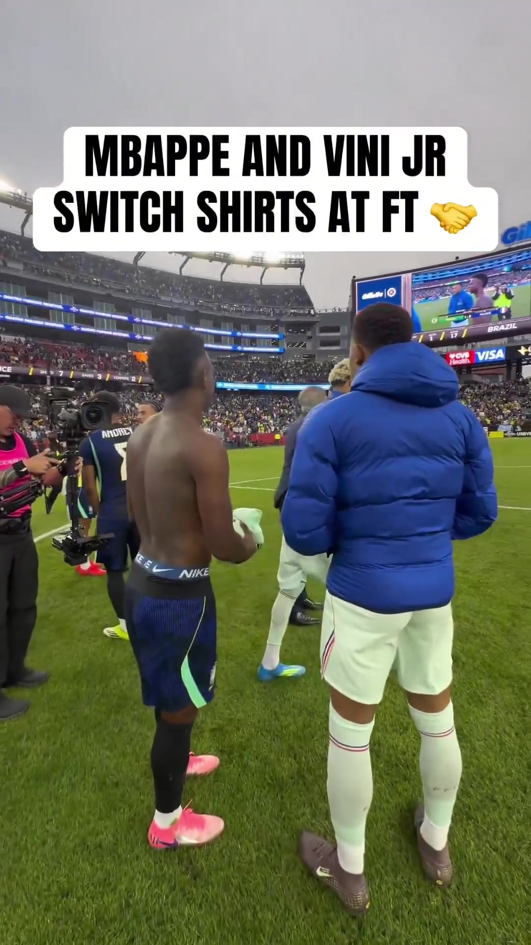 [精华剪辑]你俩同季节吗？姆巴佩✌️和维尼修斯闲聊时一个穿羽