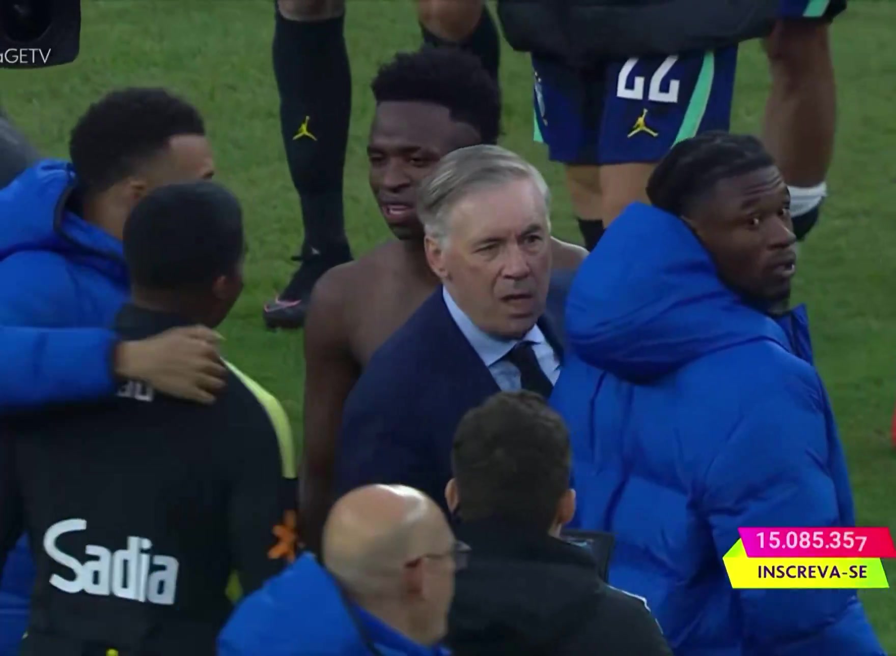 [安切洛蒂]大型会友现场：安切洛蒂赛后和姆巴佩、维尼修斯寒暄