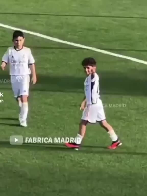 [火热片段]皇马11岁神童大卫·桑切斯，被球迷称为皇马自己的梅西