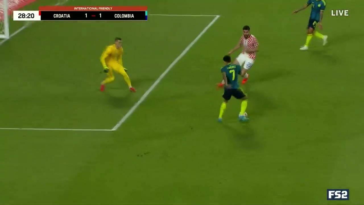 【有道理嘛?】真我奶奶都能进！哥伦比亚球员苏亚雷斯超级巨大空门没踢上