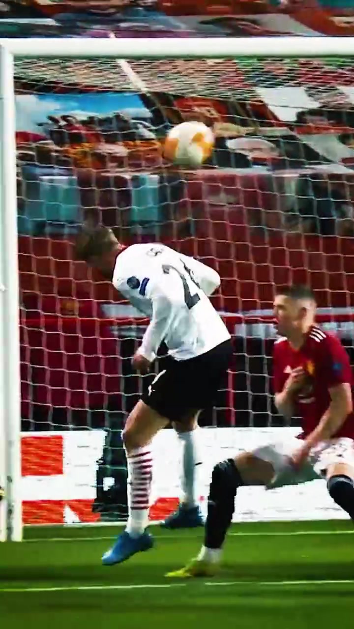 【精彩剪辑】永远的红黑维京战士！米兰昨日官推为西蒙庆生！