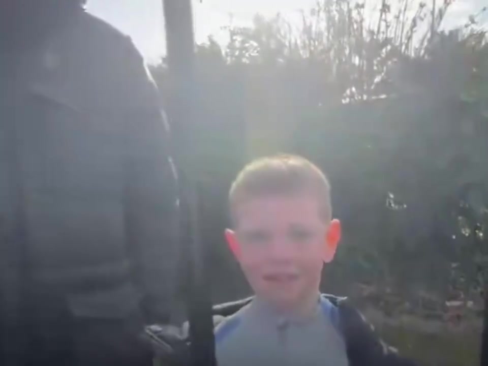 [推荐视频]影响力！孙兴慜重返英国备战训练，热刺小球迷等候多