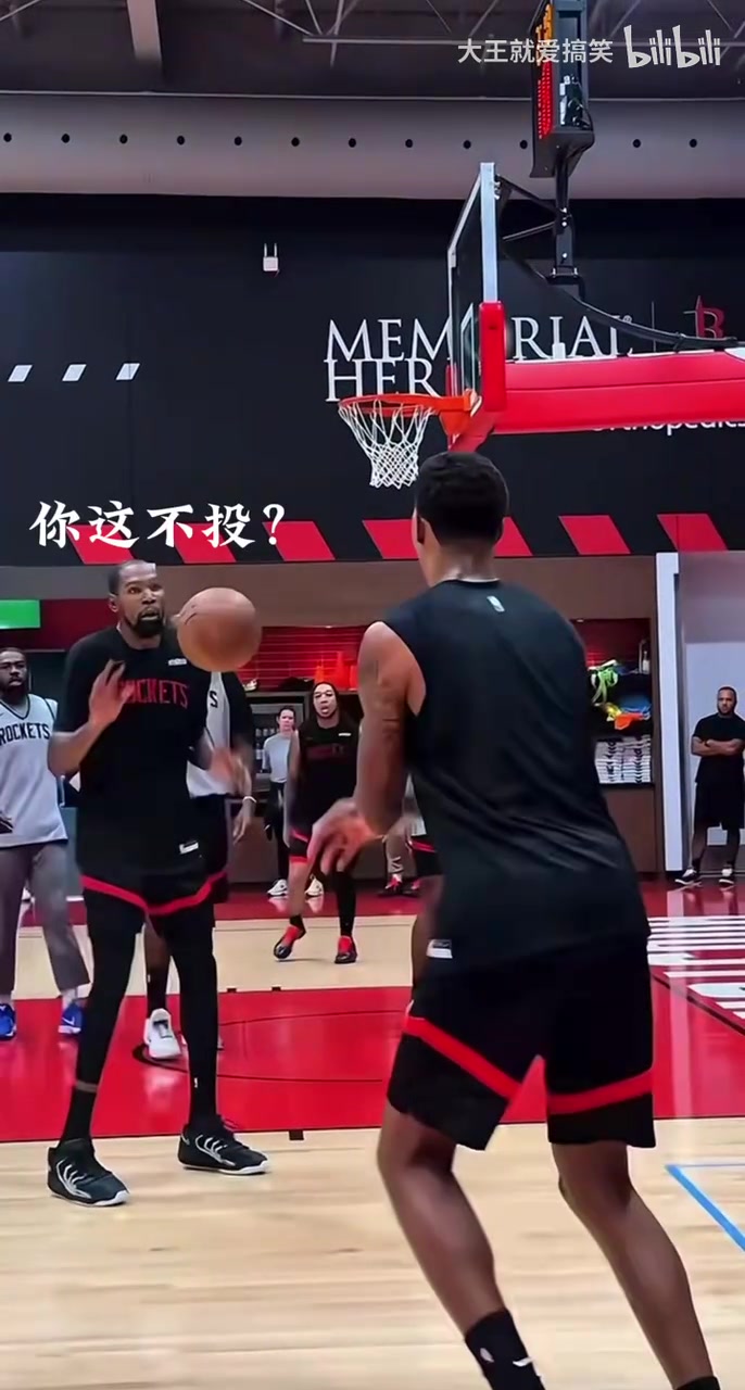 [推荐视频]KD：刷助攻？火箭队内训练，小贾晃出大空位以后传