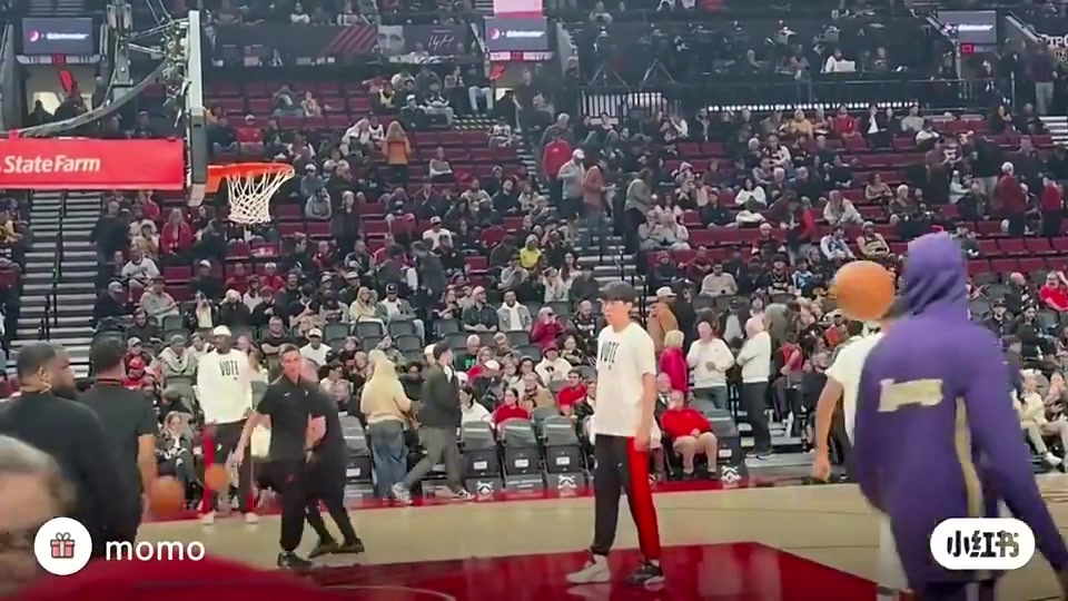 [视频]这也差太多了吧？网友对比杨瀚森和姚明训练中的动作速率