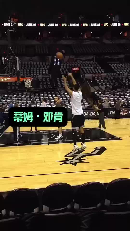 [篮球]这就是大基本功吗？邓肯的45度投篮，招牌打板！