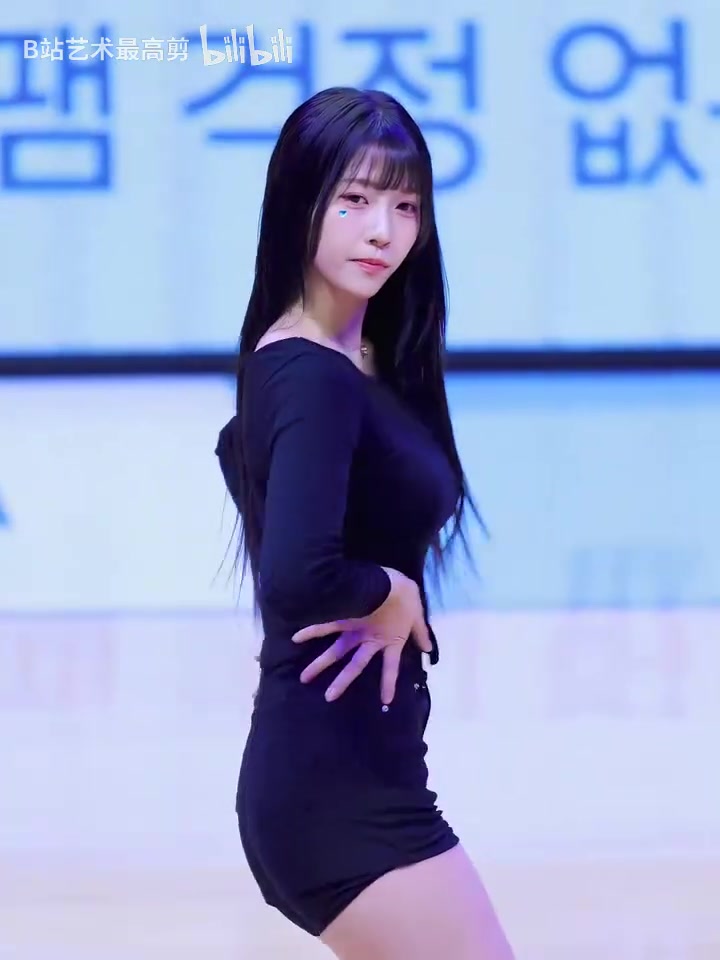 【球场爆发瞬间】H型身材！韩国啦啦队美⬆️女李普润！这身很展