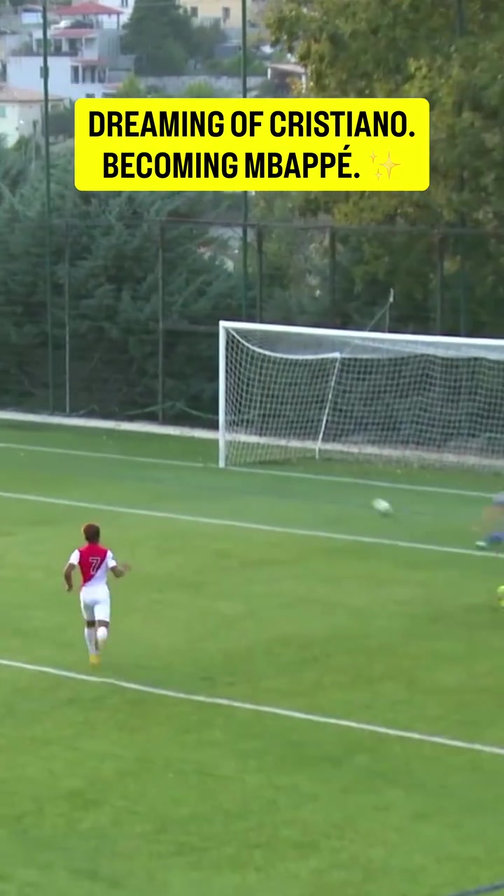 [视频/集锦]一以贯之！年轻的姆巴佩进球后模仿C罗的庆祝动作！