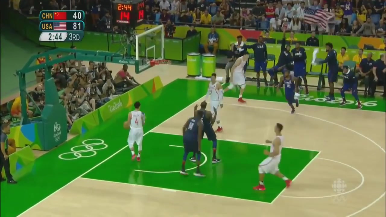 [精彩视频]又成背景板？名场✌️面：赵继伟奥运会晃倒乔治！