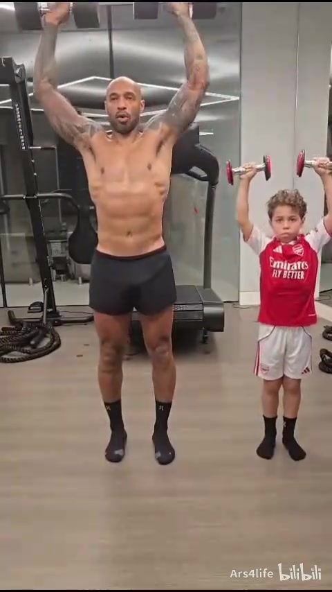 [推荐]退役也自律！亨利此前晒健身房的锻炼视频！