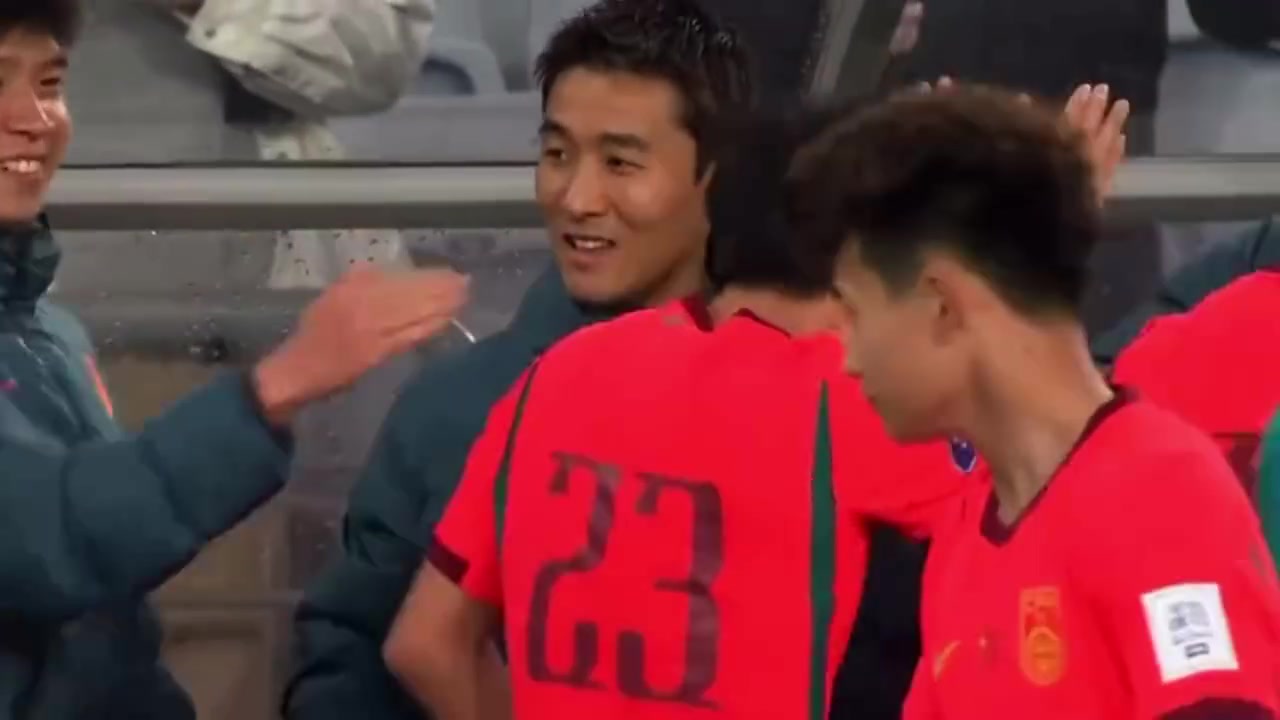 [中国足球]国足完胜库拉索赛后：球场响彻韦世豪牛X！！！