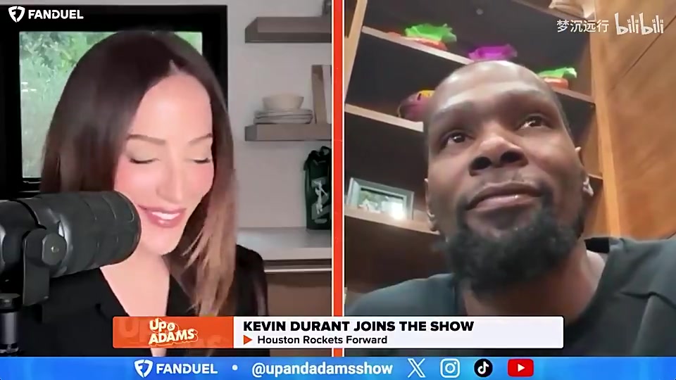 [体育视频]和美女聊天很开心啊！KD：看过Shams屏幕使用时间，跟他竞争不了