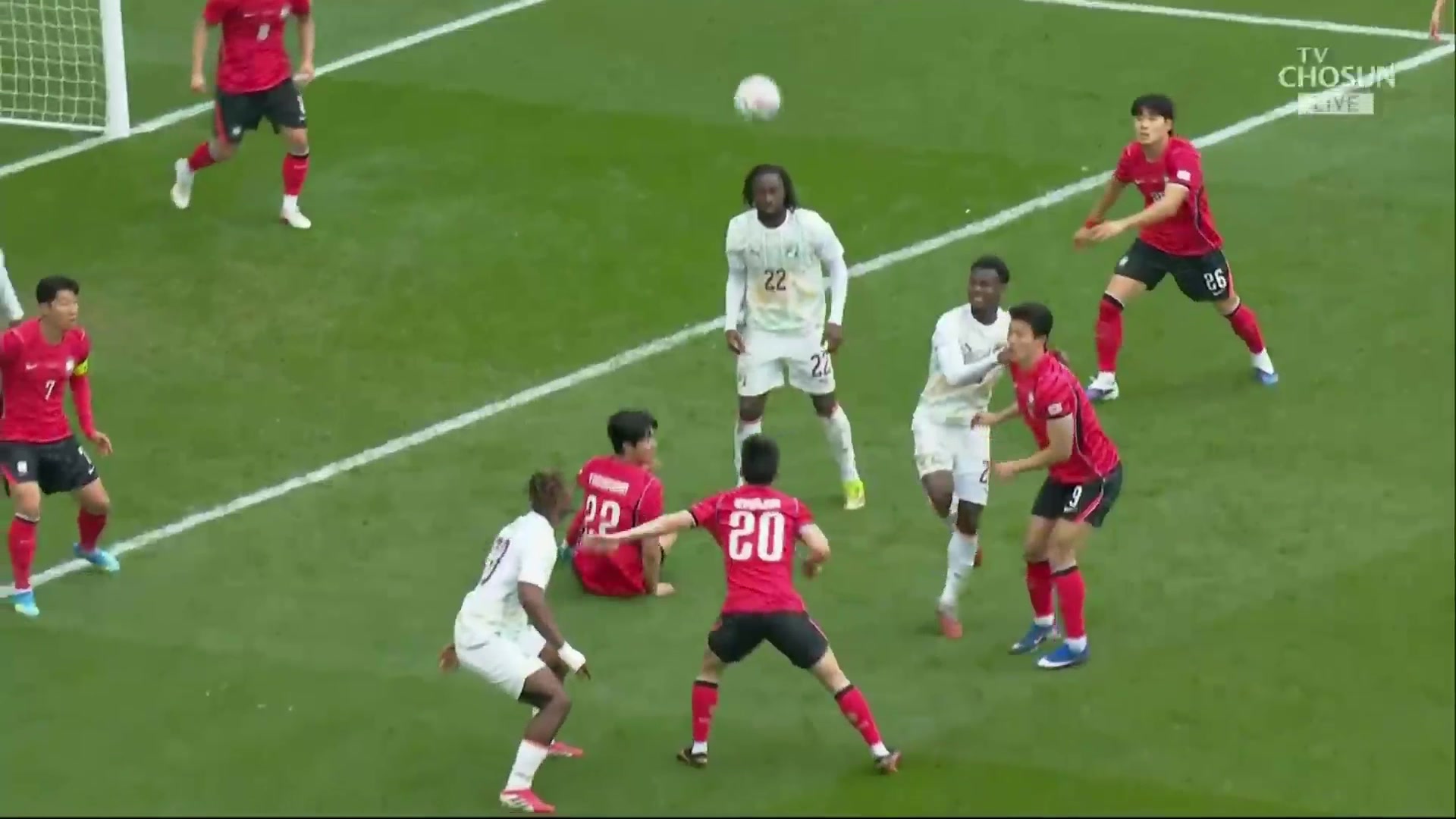 韩国3球落后！杨贤俊逆天解围乌龙助攻！戈多门前打门笑纳大礼！