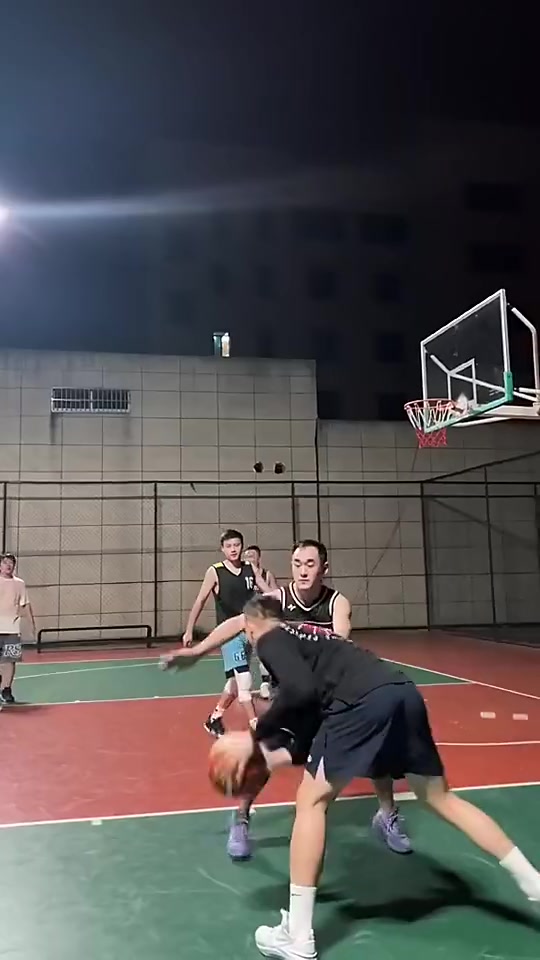 【视频/集锦】假如你有大哥这手翻身跳投，能否称霸你们学校的球