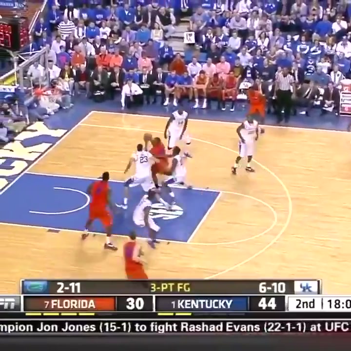 [今日爆点视频]看看浓⚽眉当年在肯塔基大学时的炸裂表现，真是