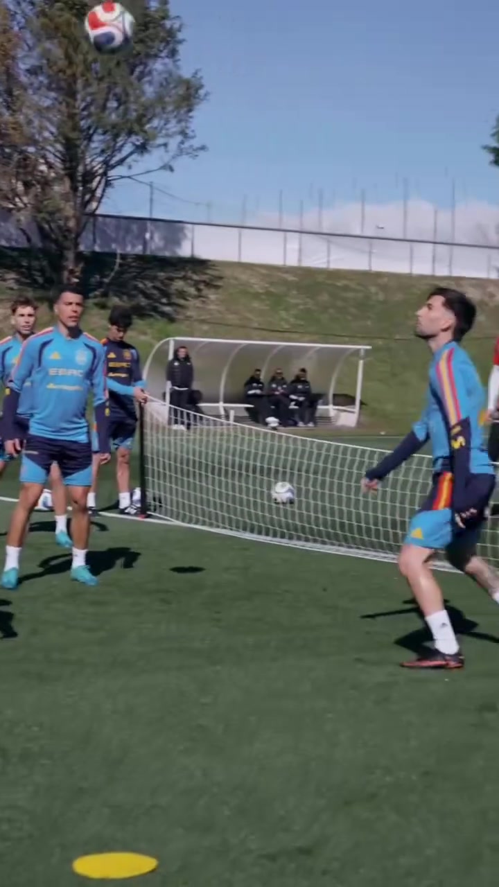 【今日视频】这群人是真的爱网式足球！西班牙队训练日常！