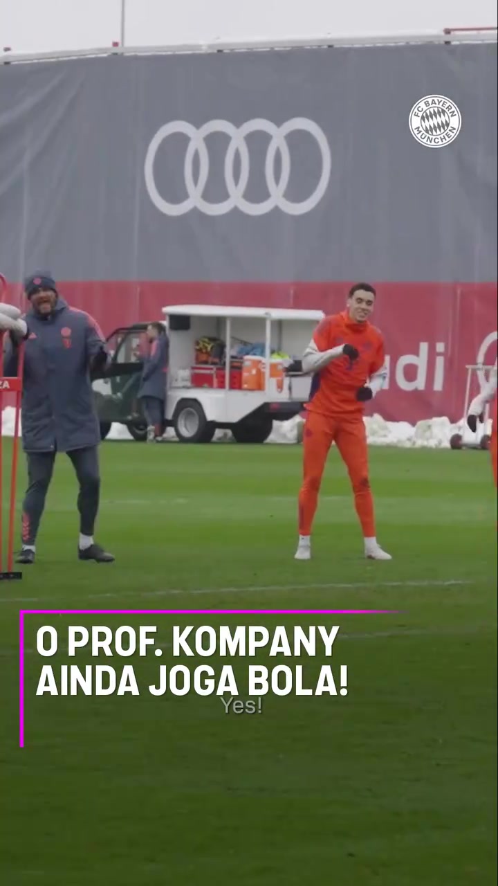 【有道理嘛?】教练正在热身！孔帕尼小秀射门技巧！