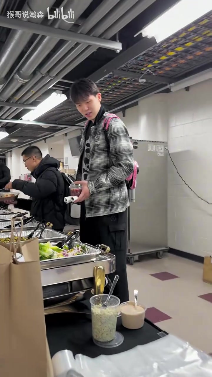 [NBA]营养价值很高啊！来看看杨瀚森赛后在球队的伙食！