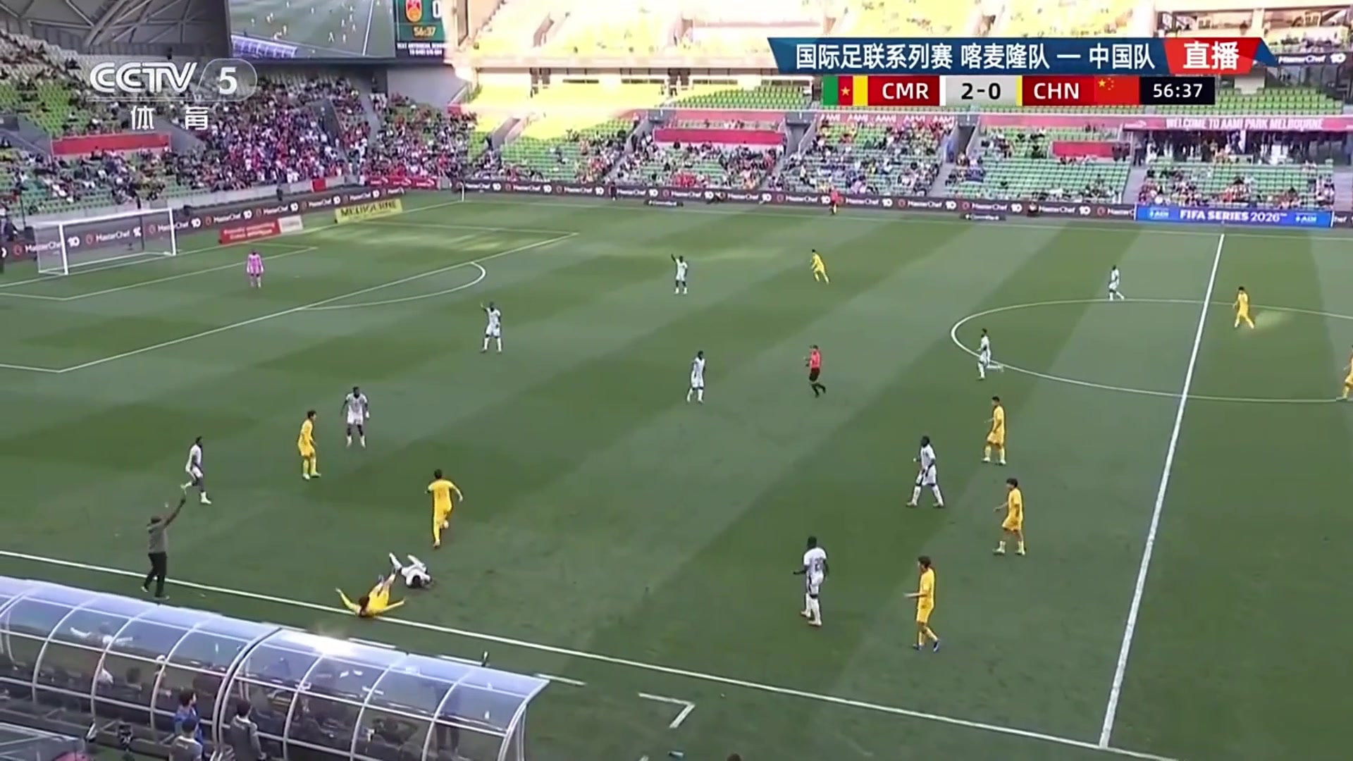 【球迷看点】央视解说：拜合拉木这是一次干净断球，应该是没有踩到对手！