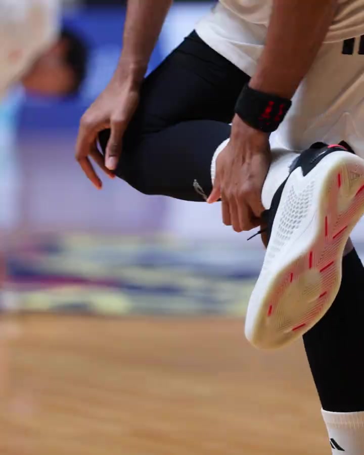 [今日球员视频]酷似撒旦先生的男人！塞巴斯蒂安·塞兹B联赛顶