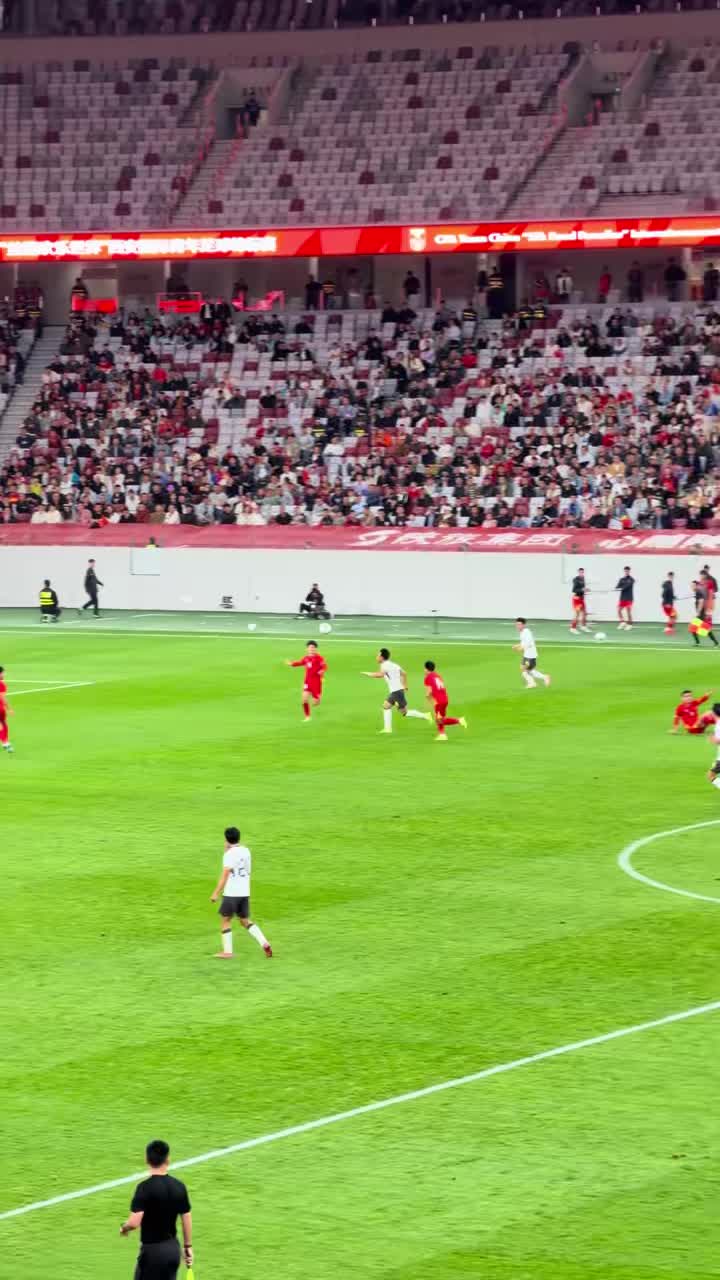 嗨翻天！现场实拍杜月徵凌空抽出精彩落叶球