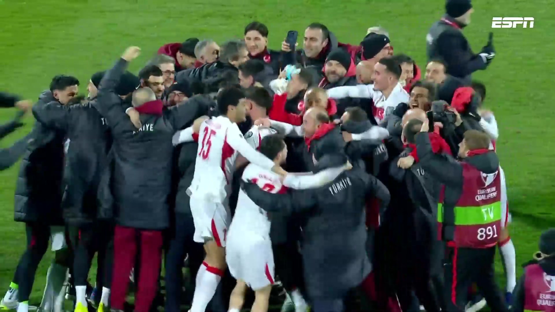 重返世界杯舞台！土耳其1-0胜科索沃，时隔24年晋级世界杯！