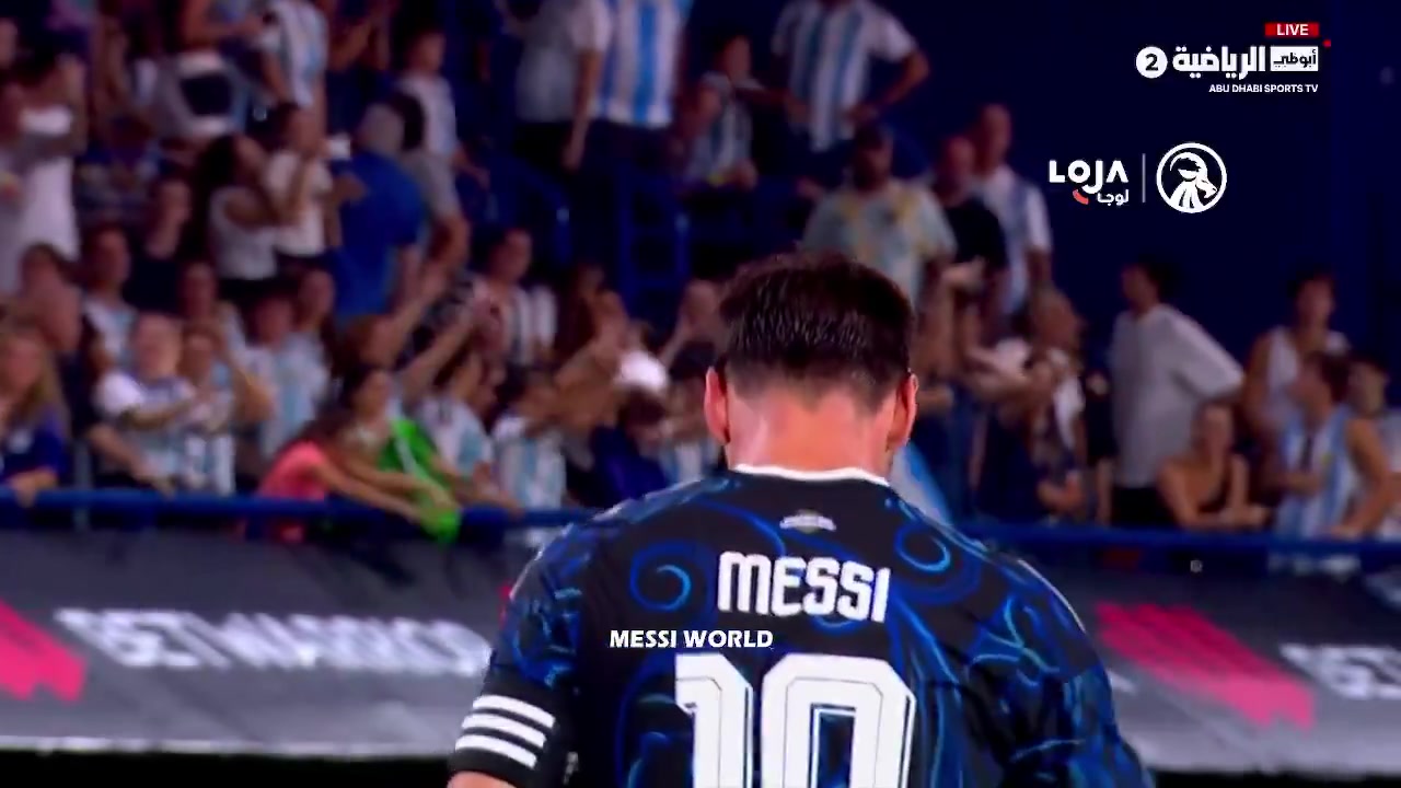 [推荐]影响力！梅西受到全场观众的热烈欢呼和膜拜！