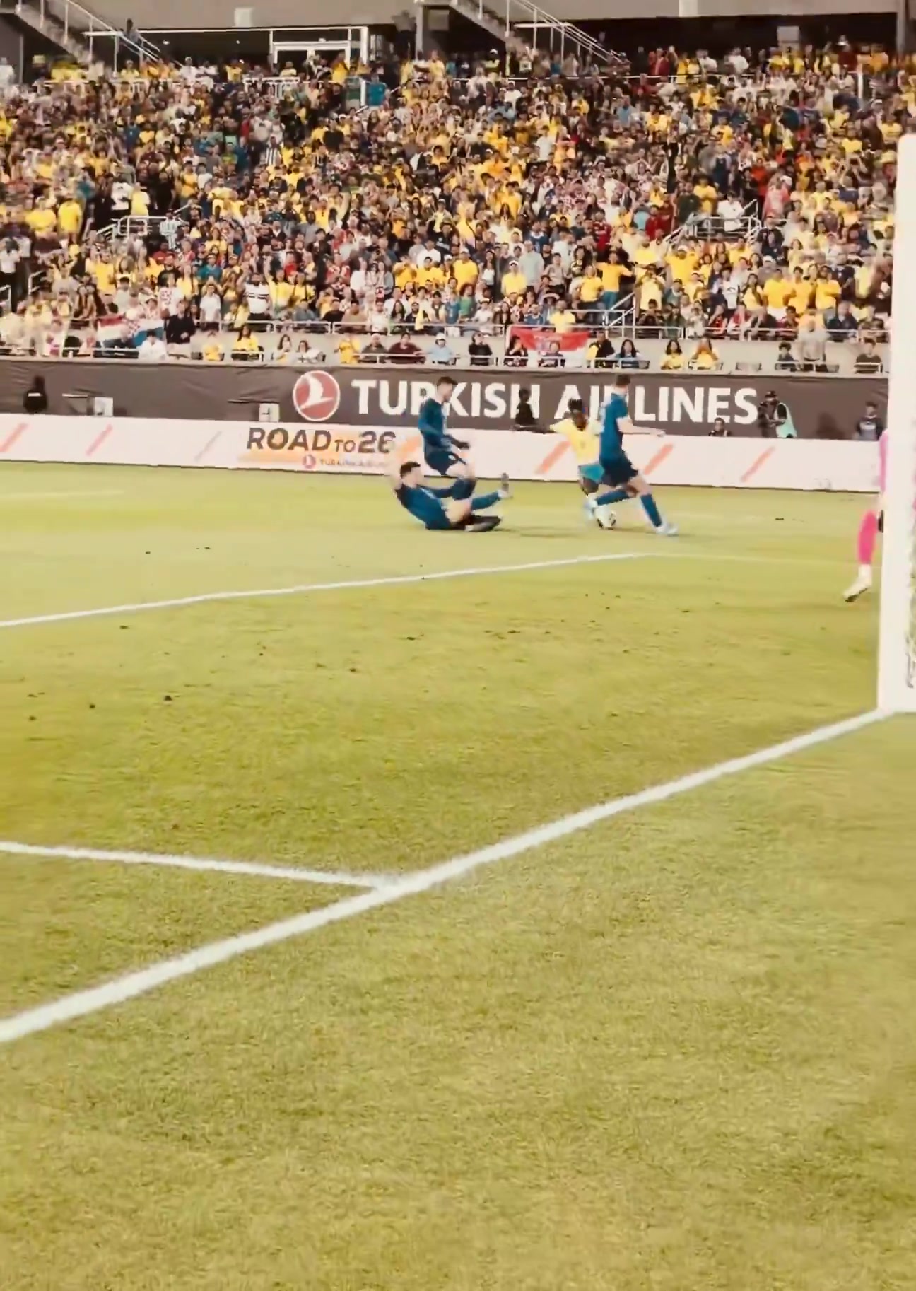 [赛场视频]实拍：维尼修斯放倒在地的三名❕⚾克罗地亚球员的这