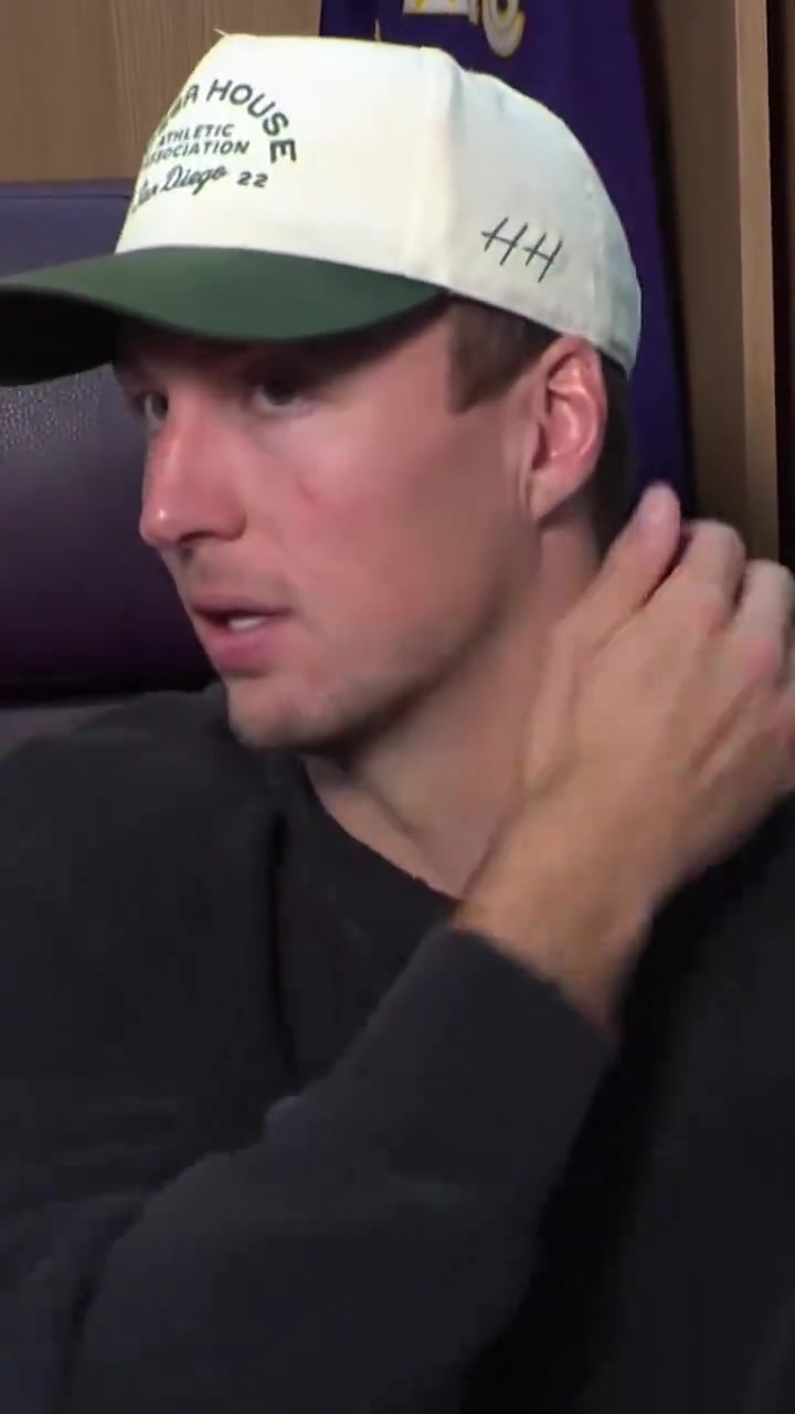 【今日赛事高光】这气氛真❕好！詹姆斯唱起自创《肯纳德主题曲》后者被逗笑