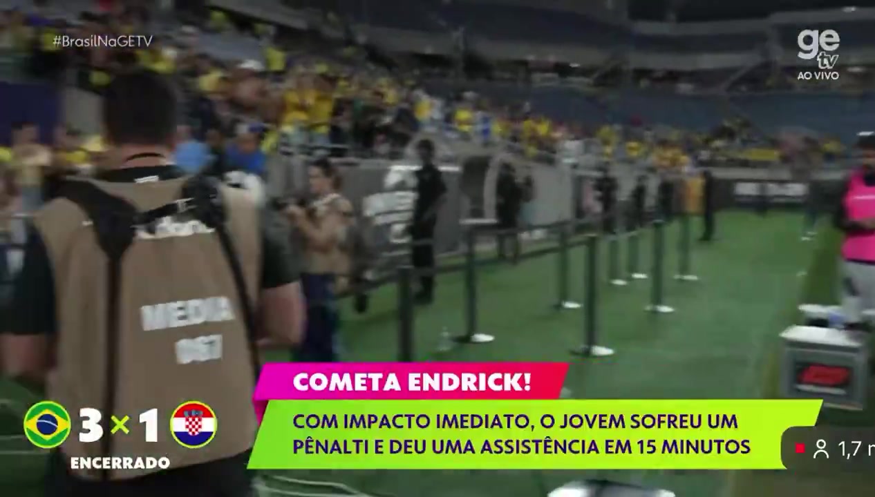 【推荐视频】恩德里克赛后与小娇妻深情拥抱，这一年确实很有压力