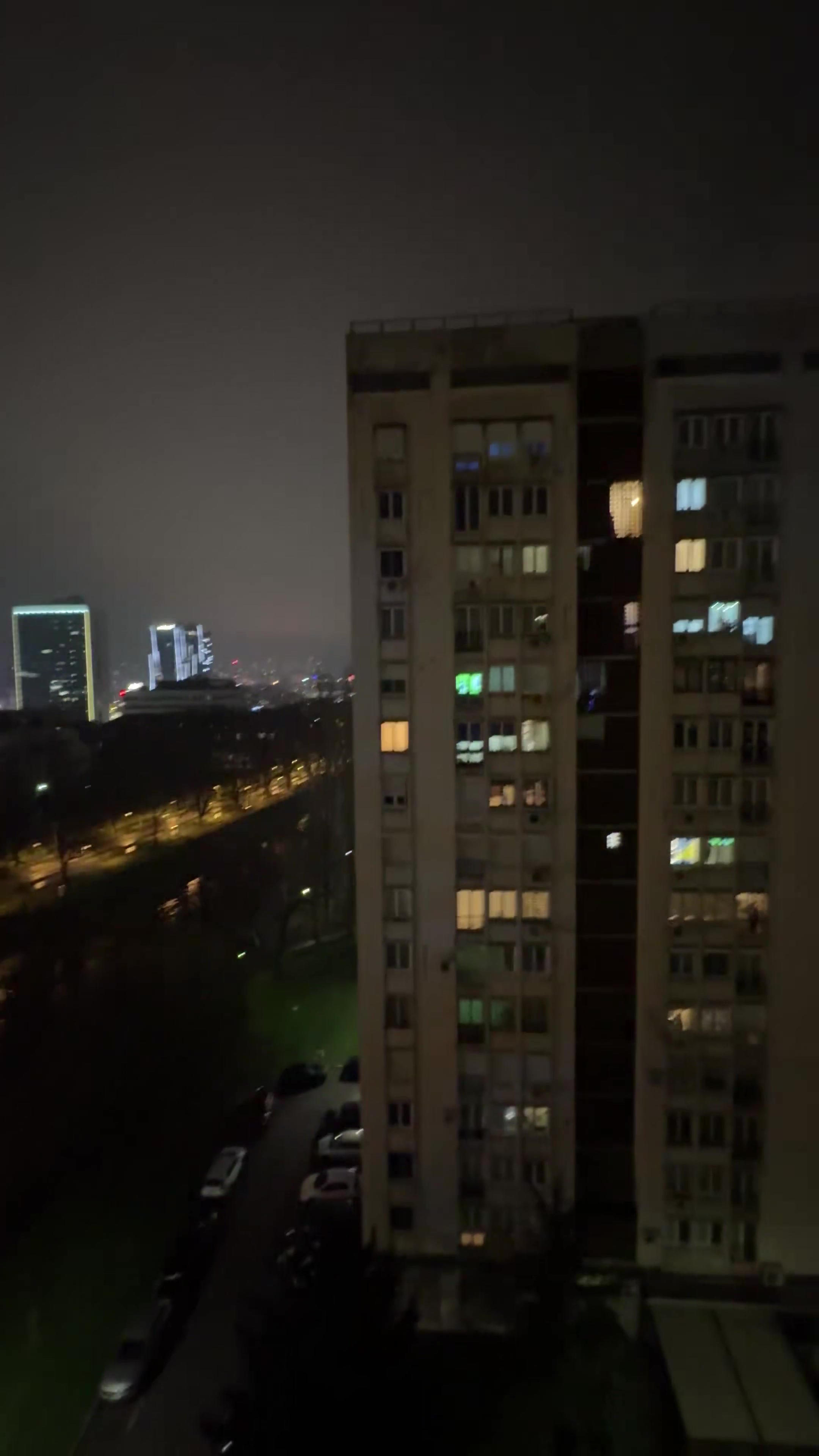 [今日视频]实拍：波黑某小区欢呼庆祝进军世界杯，现场孩子们的