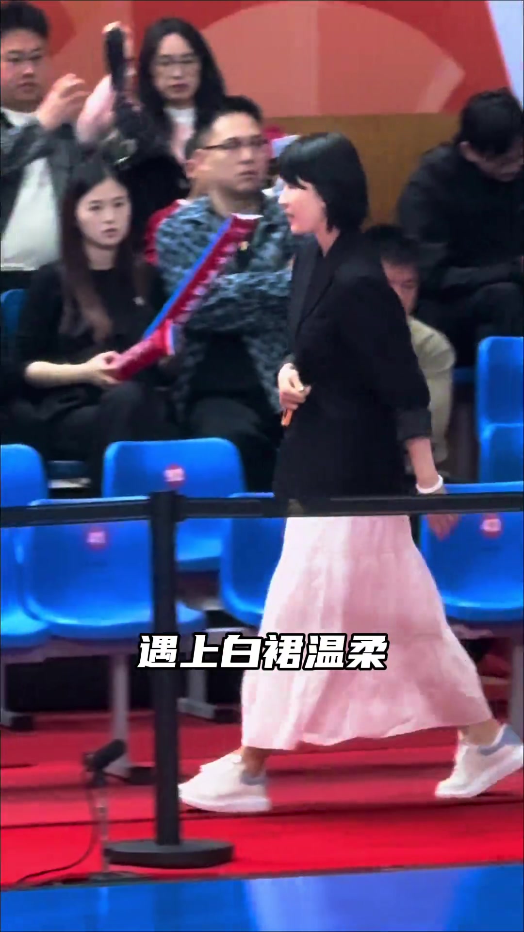 [集锦]伍总新混搭风格尽显飒爽英姿！