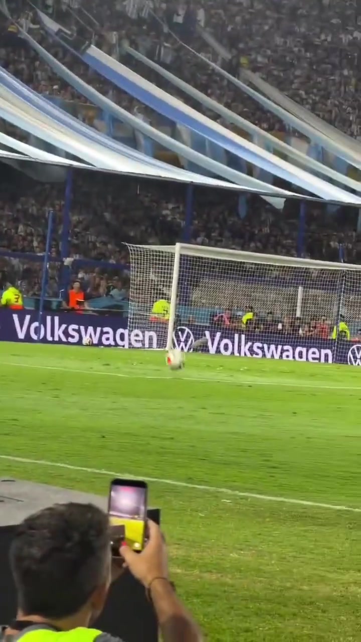 [足球]状态依旧！现场直拍38岁梅西对阵赞比亚的大师级处理！