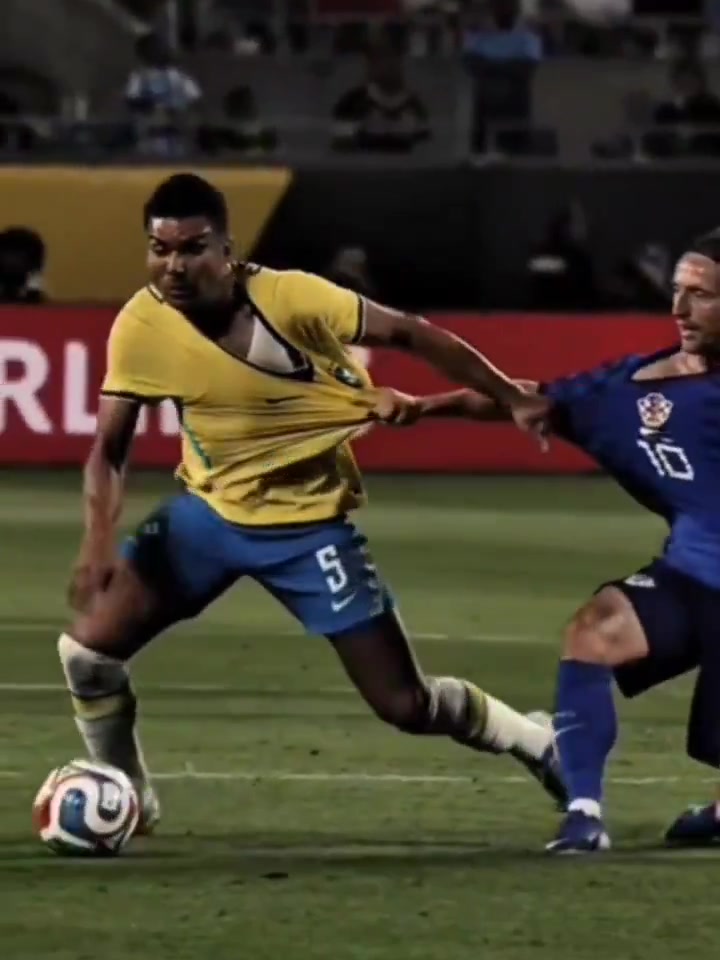 [精彩剪辑]莫德里奇面带微笑铲断卡塞米罗，或许是我们最后一次