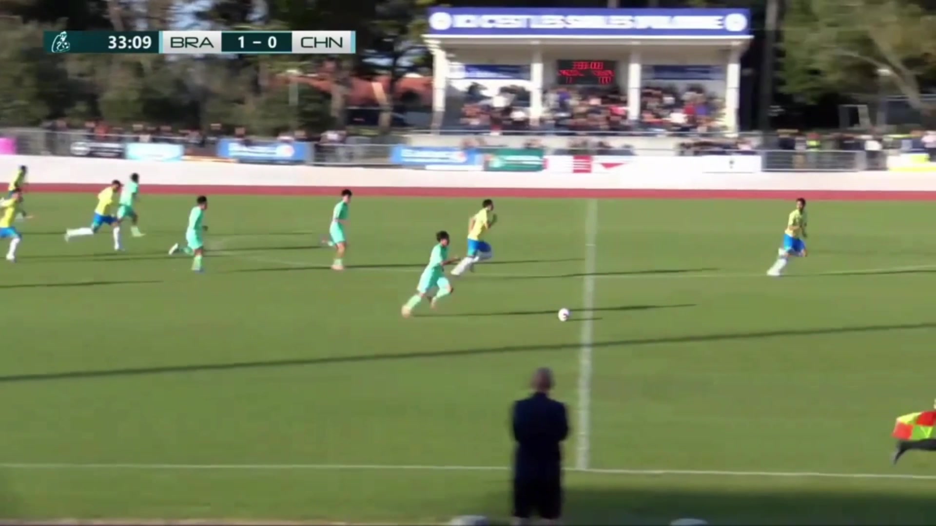 中国男足U16反击机会！李家进远距离吊射险些破门！