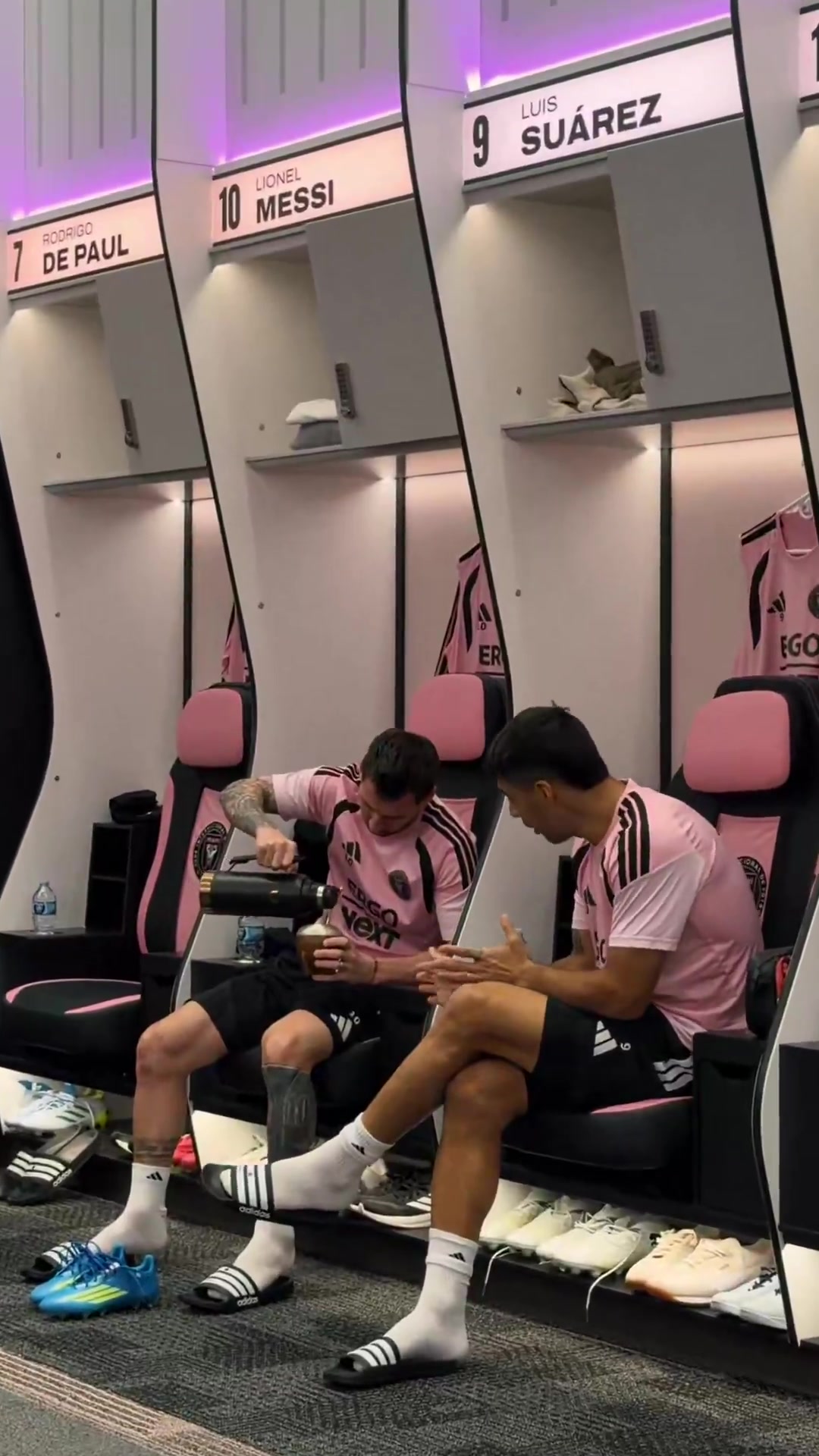 壕气！迈阿密更衣室焕新升级！梅西悠闲品马黛茶！