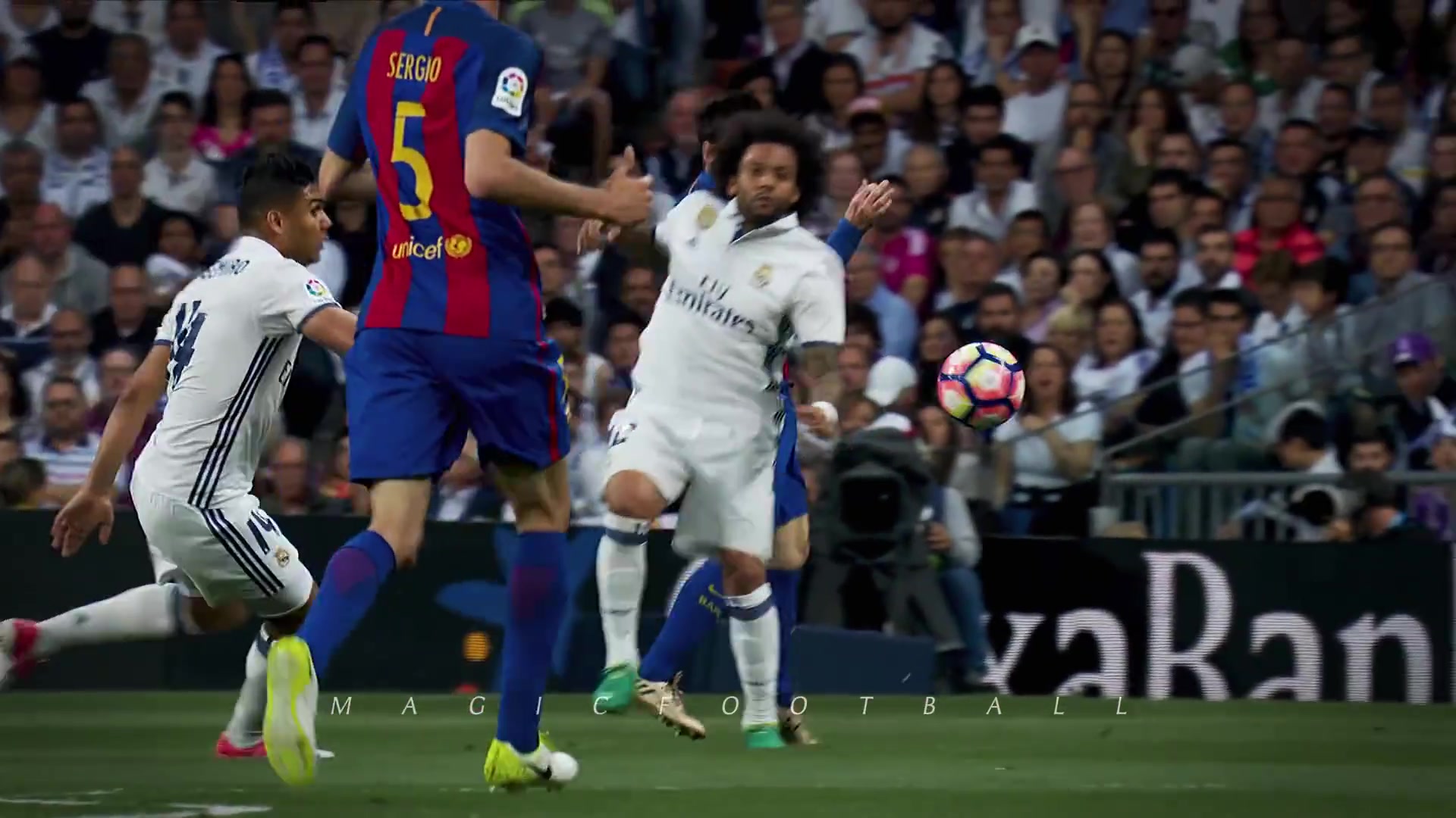 【西甲】百看不厌！名场面：面对皇马的高强度防守，梅西送上了绝