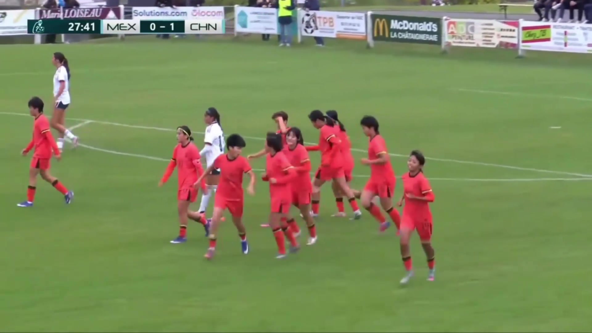 中国女足U16打破僵局！周瑾彤杀入禁区小角度抽射远角破门！