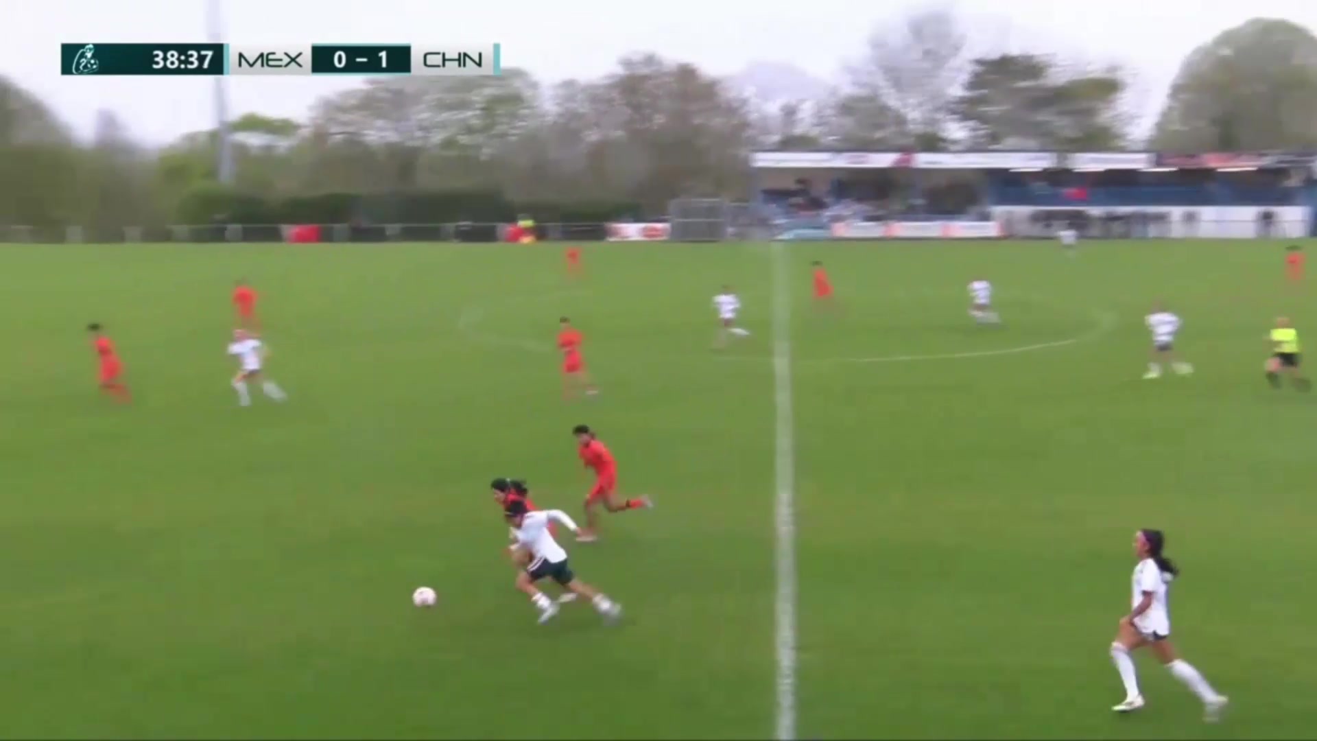 十人中国U16女足1-1遭扳平！墨西哥女足禁区内抢点破门！