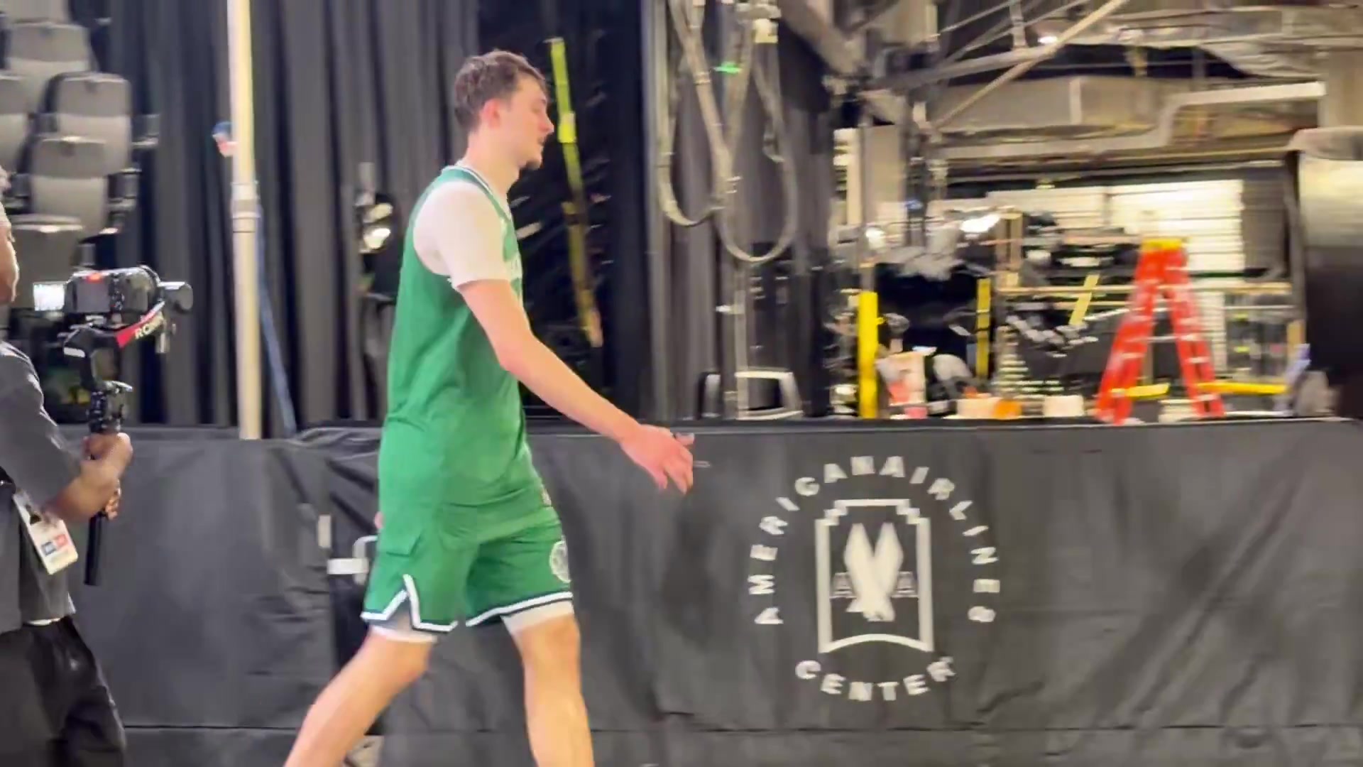 [精彩剪辑]空砍新高51分！弗拉格有点开心不起来，但还是给小球迷耐心签名