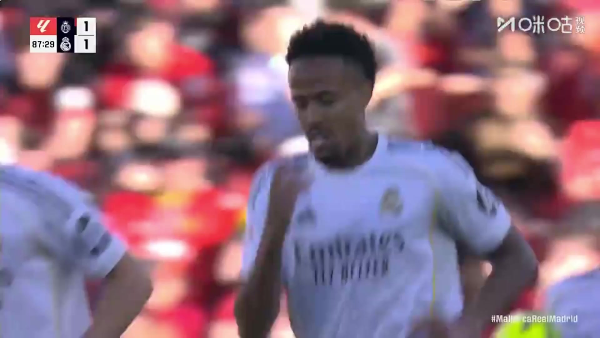 复出首战破门！阿诺德角球精准制导，米利唐高高跃起头槌扳平