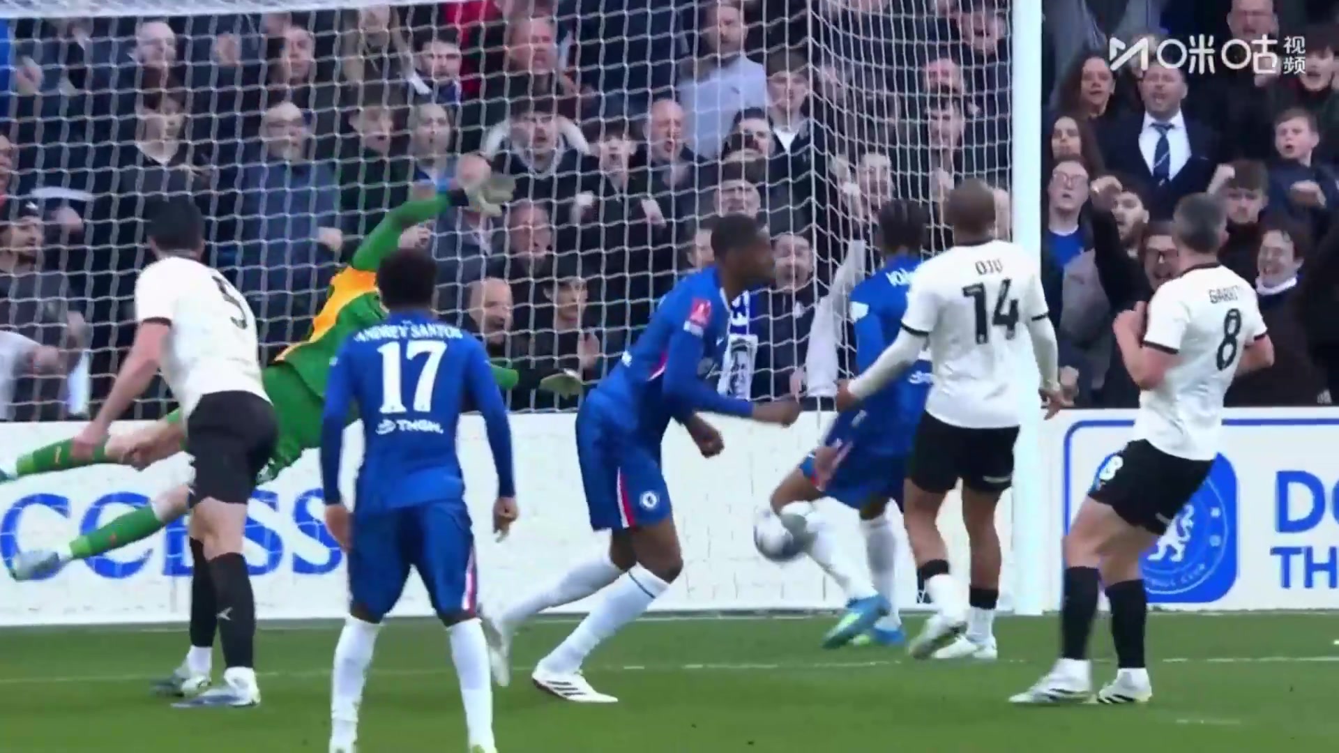 古斯托下底传中助攻！阿达拉比奥尤头球攻门得手！