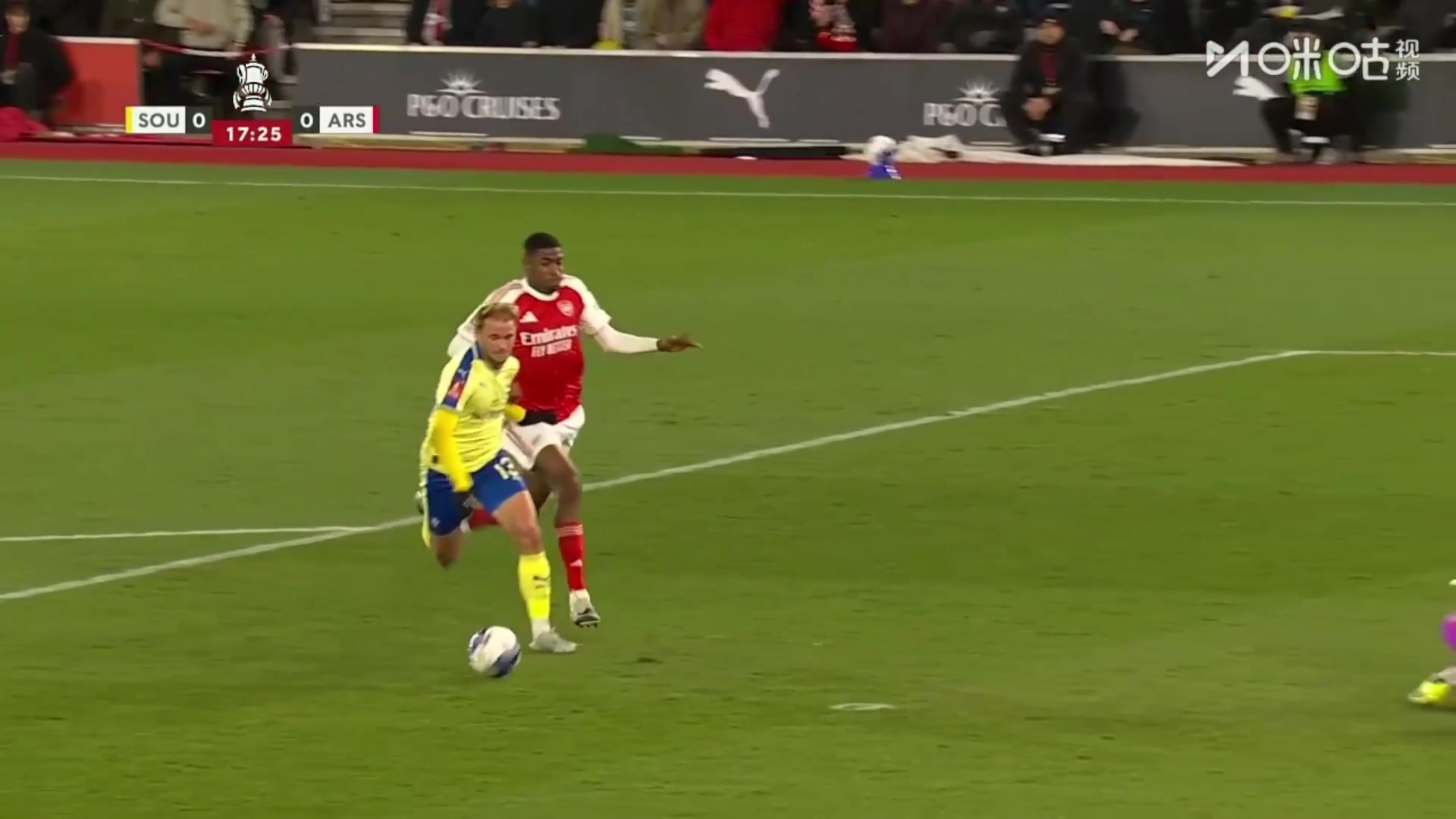 关键！加布里埃尔头球解围失误送单刀！莫斯克拉回追破坏！