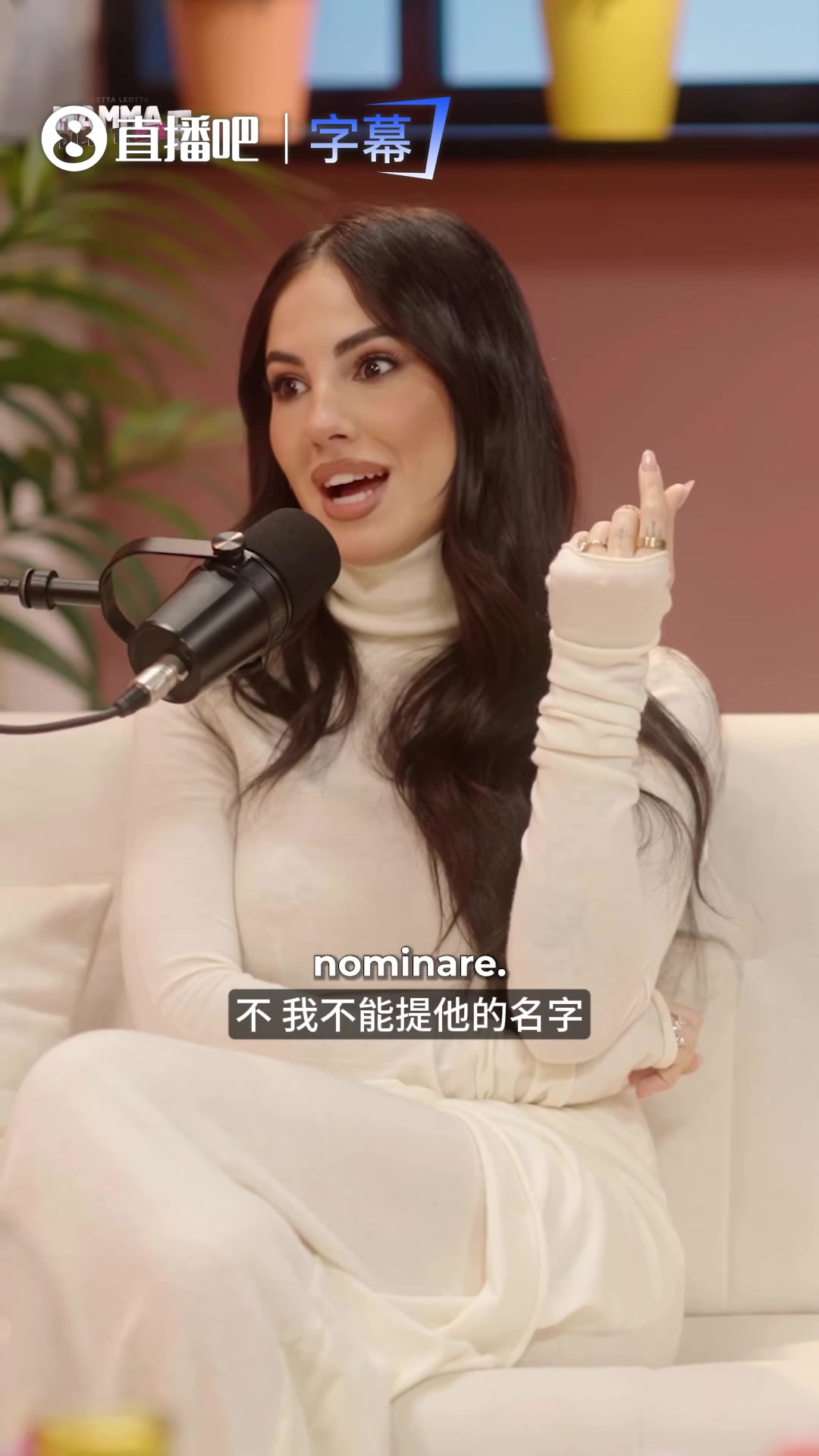 [视频]意甲女神和罗马诺聊八卦：凌晨接电话逼疯亲密伴侣，官宣