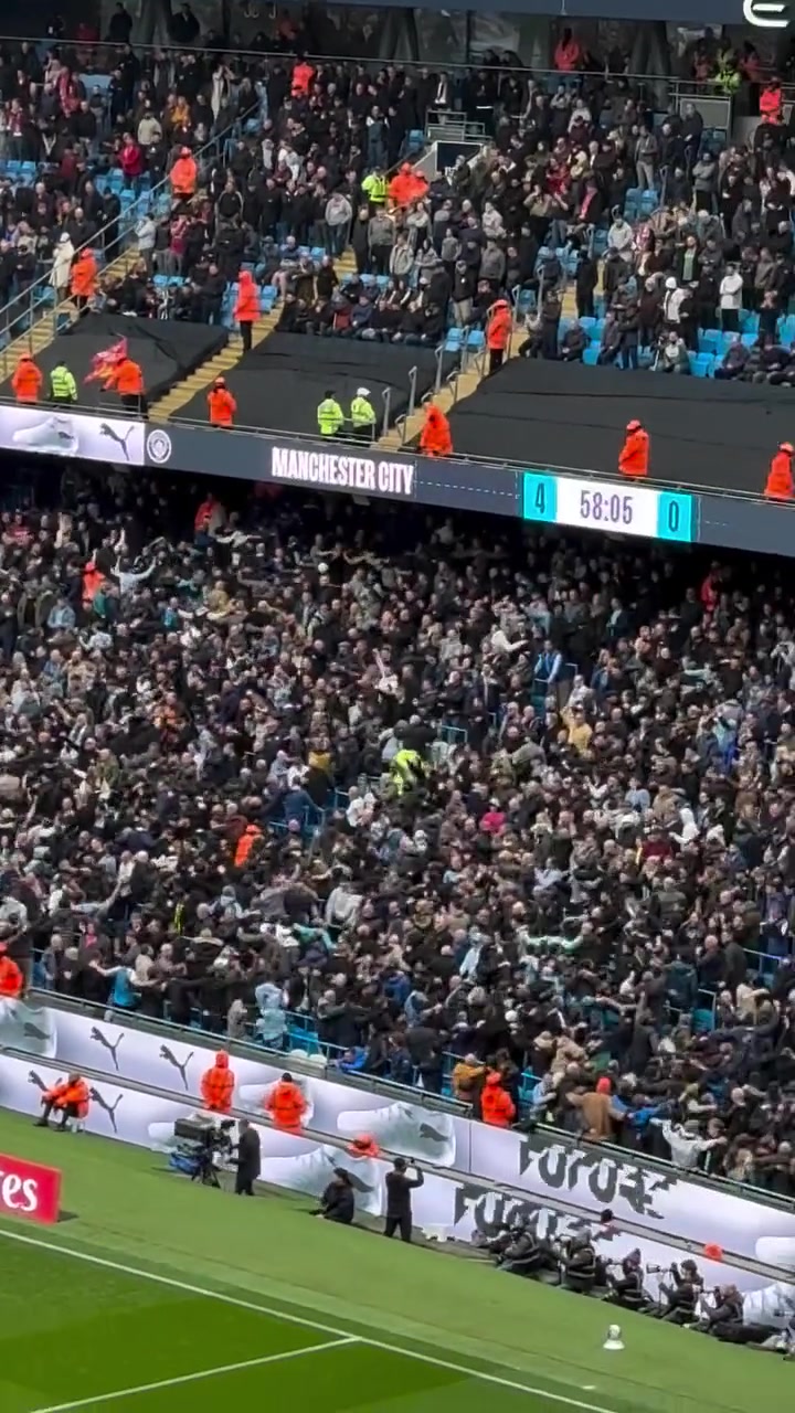 [足球]58分钟4:0利物浦，曼城球迷跳起了波兹南舞
