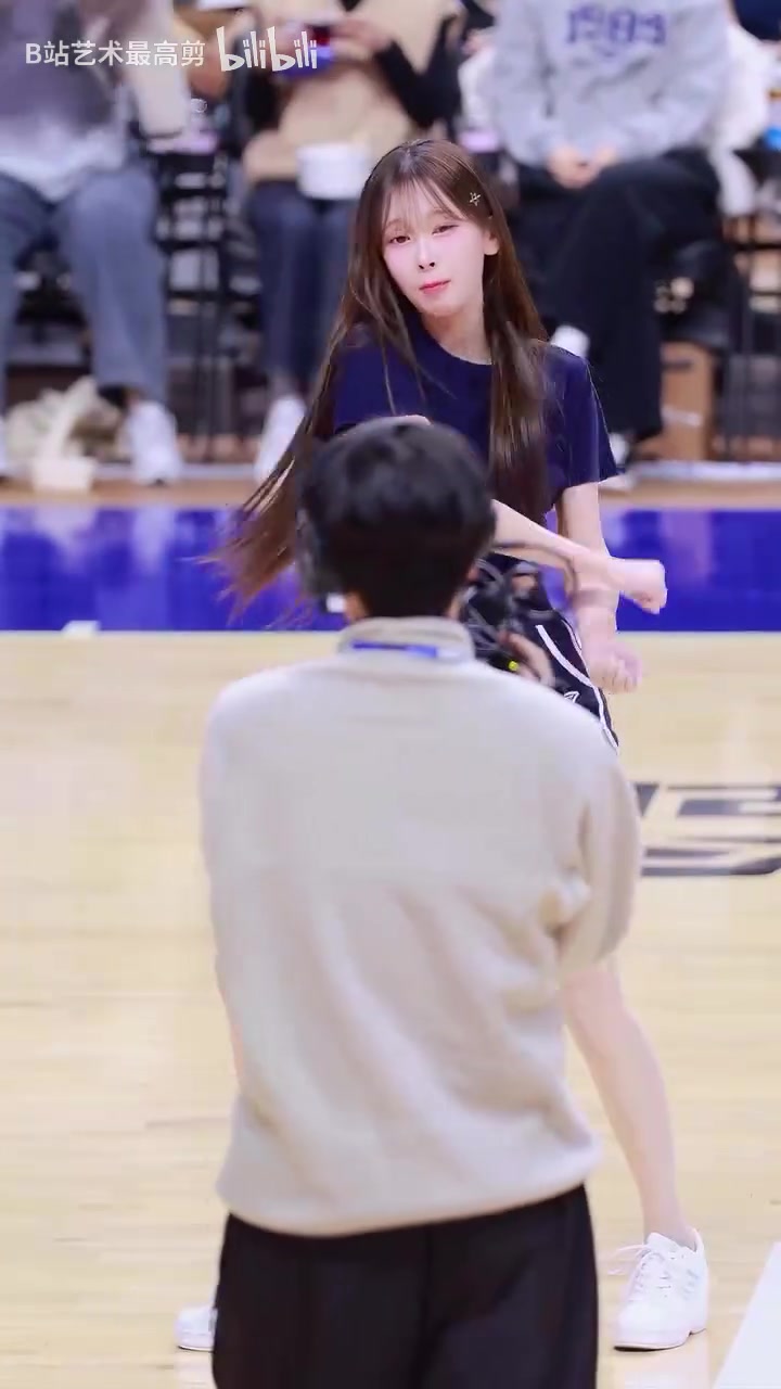 【球迷看点】邻家大姐姐！韩国啦啦队美女金佳恩！这种气质谁能不