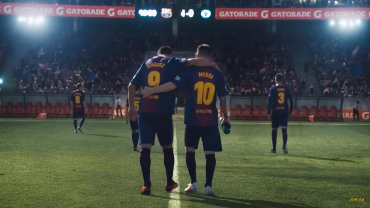 【体育优选视频】一路走来！梅西➡️和苏亚雷斯当年的广告：从队