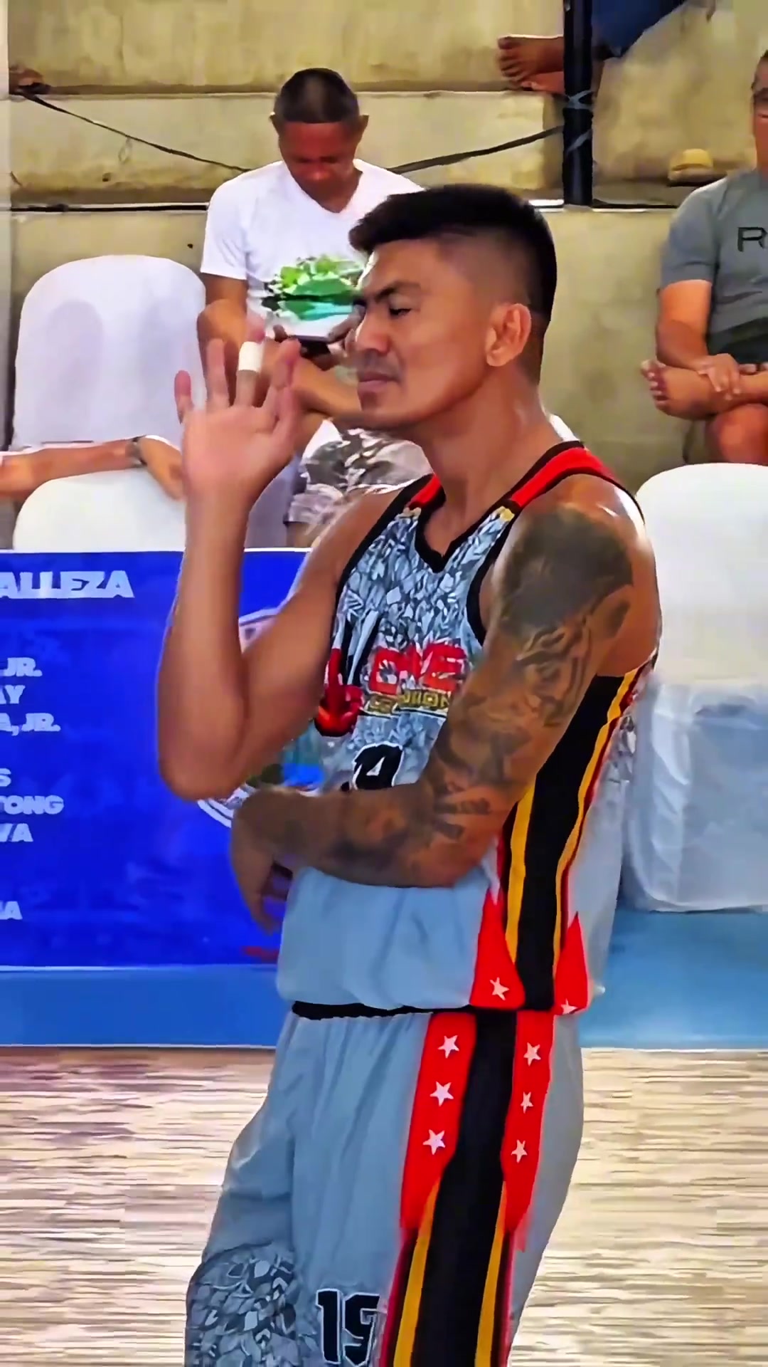 闽南语搞笑配音!泰国篮球赛恶搞解说