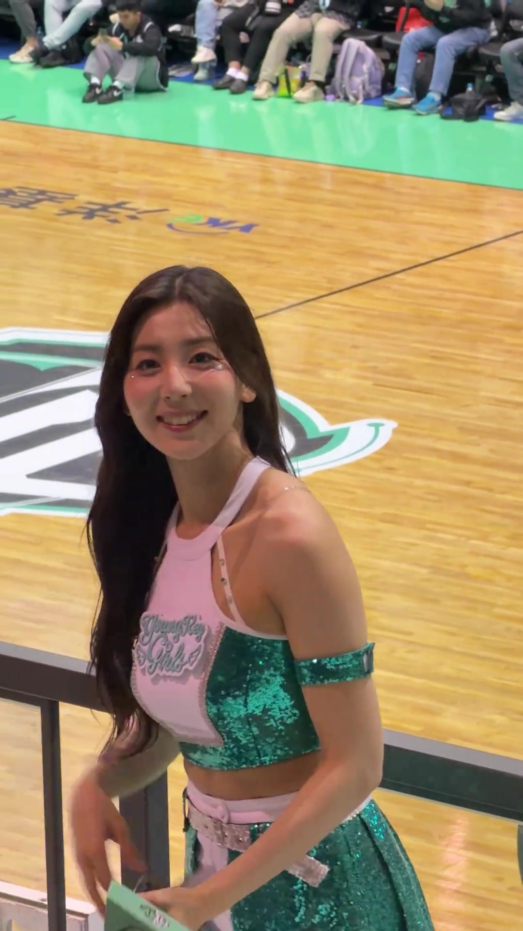 韩国拉拉队“睦娜京”这颜值身材 吧友们打几分?