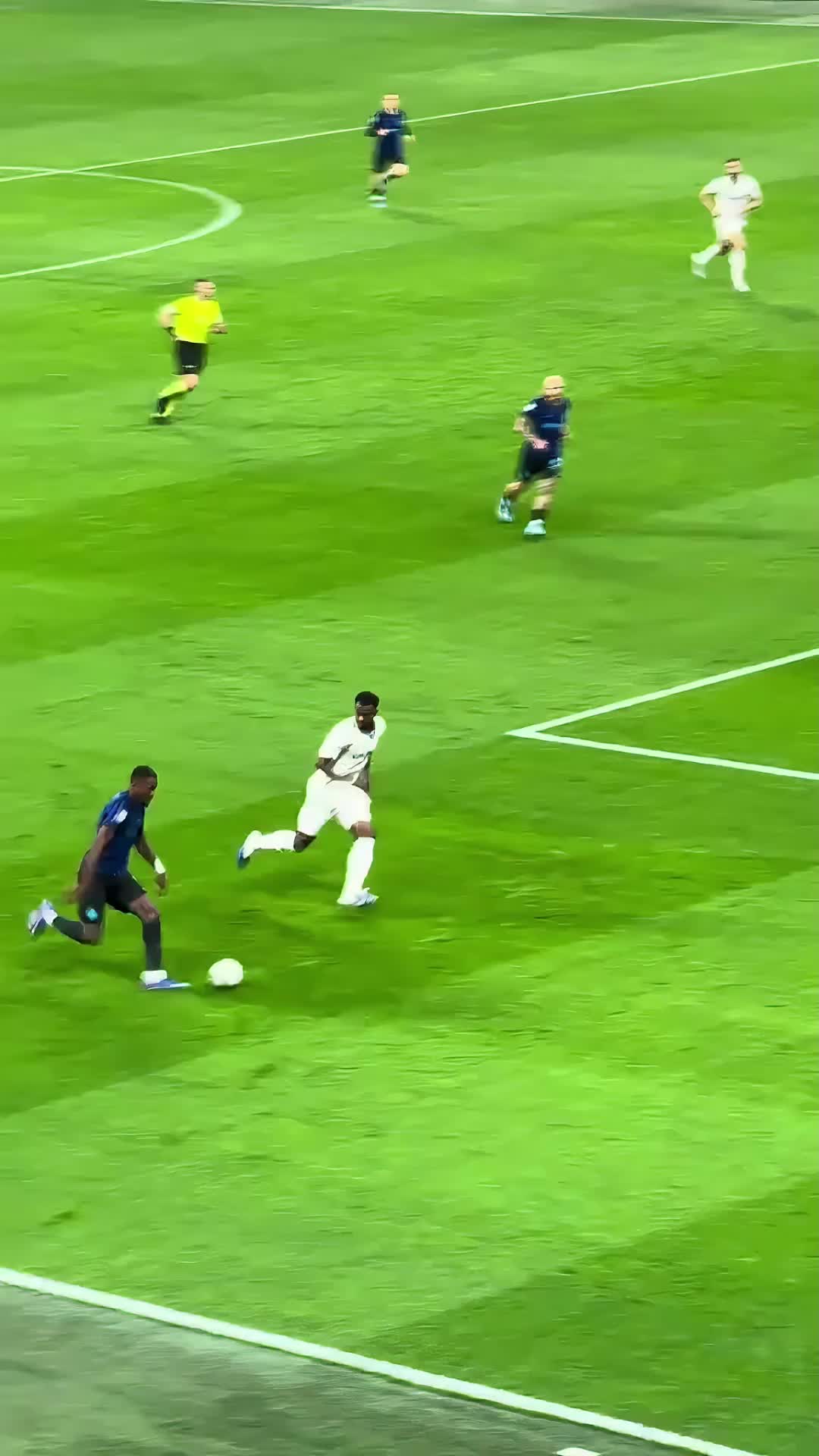 [推荐]队长回归！实拍：劳塔罗门前抢点为国米打开胜利之门